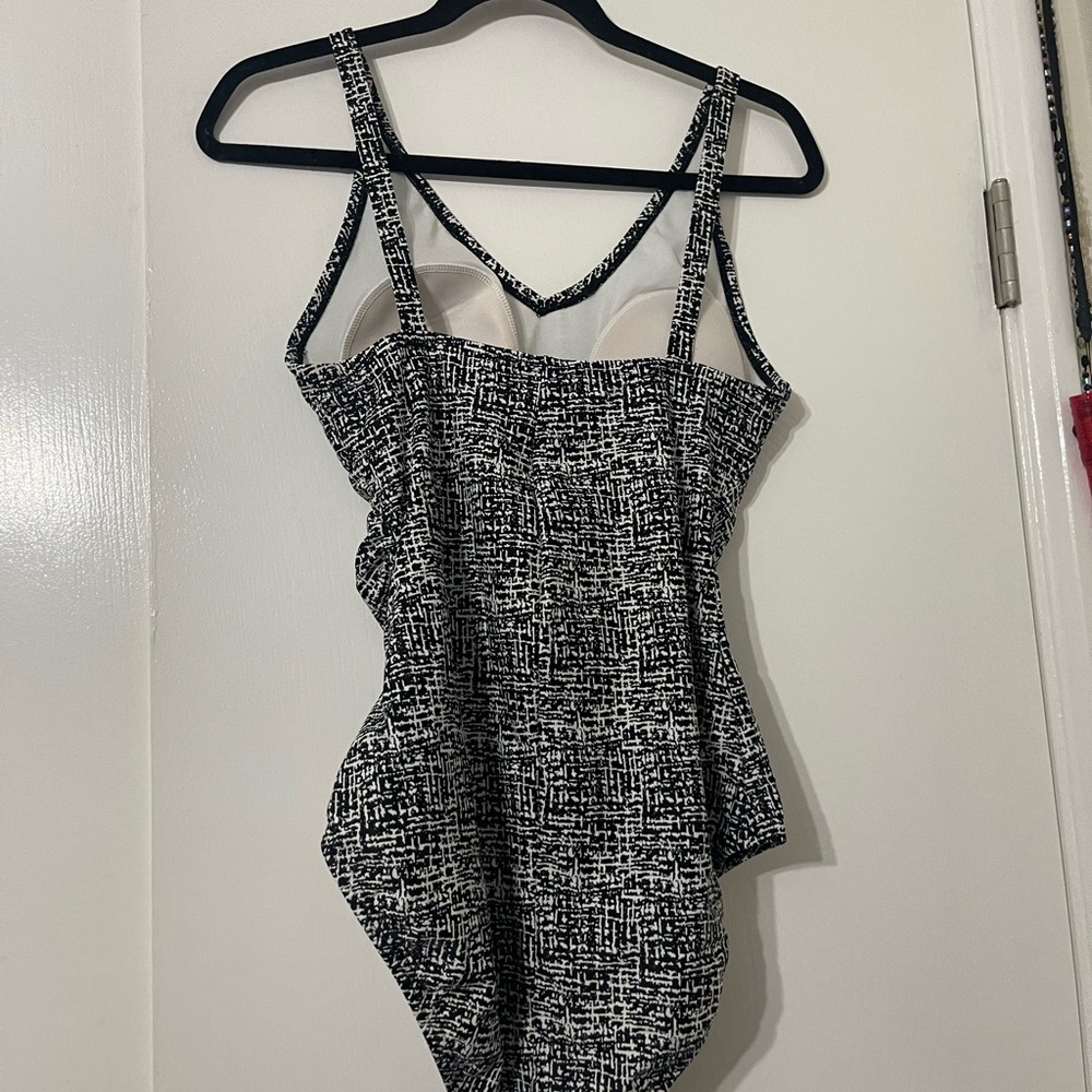 Speedo onepiece - Picture 3 of 4